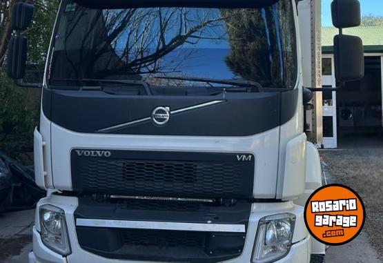 Camiones y Grúas - Volvo VM 270 automático con térmico Lambert y equipo de frío Carrier - En Venta