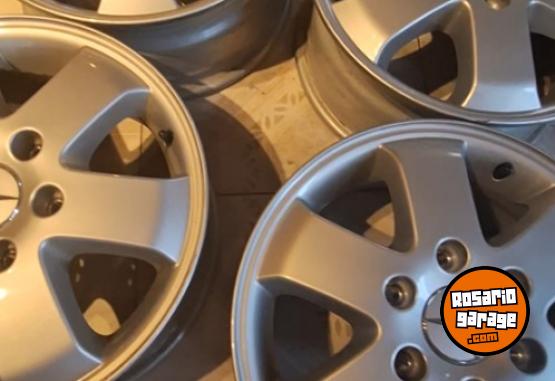Accesorios para Autos - Vendo 4 llantas para Sprinter como nuevas -2016 en adelante - En Venta
