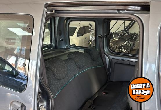 Utilitarios - Renault KANGOO AUTHENTIQUE PLUS 2015 Nafta 141000Km - En Venta