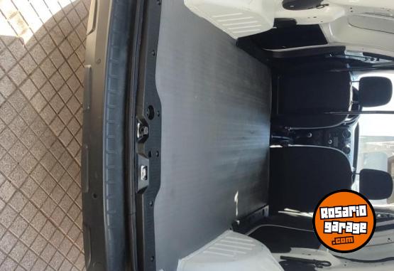 Utilitarios - Renault Kangoo confort 2023 Nafta 30000Km - En Venta
