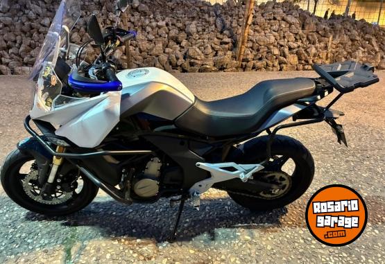 Motos - CF MT650 2025 Nafta 13600Km - En Venta