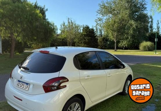 Autos - Peugeot 208 2019 Nafta 49000Km - En Venta