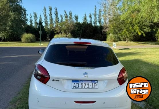 Autos - Peugeot 208 2019 Nafta 49000Km - En Venta