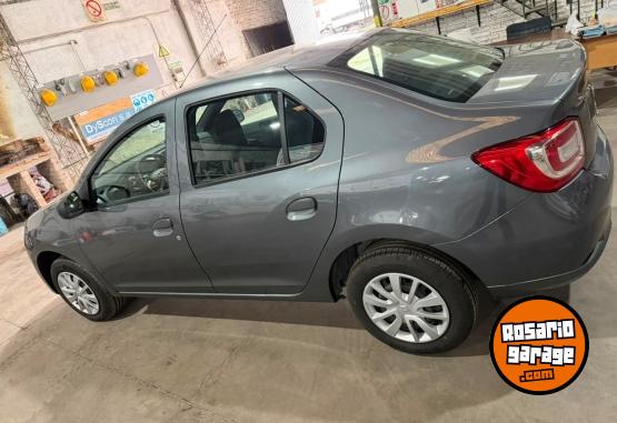 Autos - Renault Logan 5S Life 1.6 2025 Nafta 3600Km - En Venta