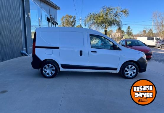 Utilitarios - Renault Kangoo 2023 Nafta 180000Km - En Venta