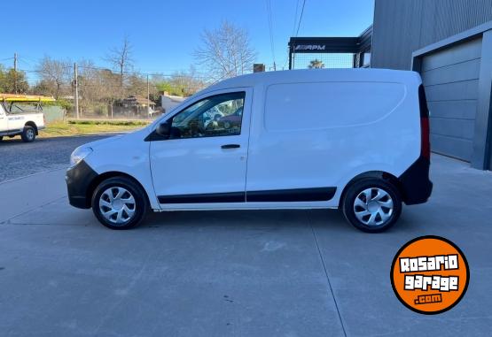 Utilitarios - Renault Kangoo 2023 Nafta 180000Km - En Venta