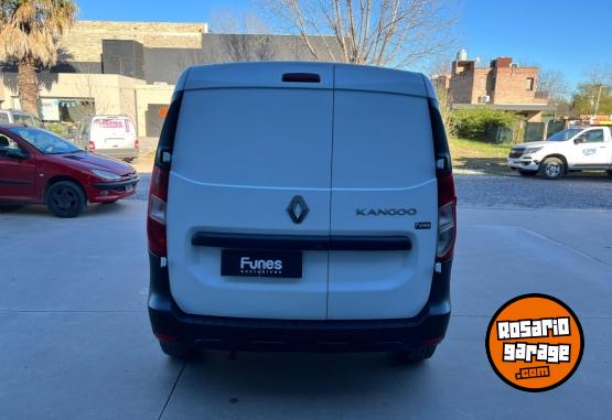 Utilitarios - Renault Kangoo 2023 Nafta 180000Km - En Venta