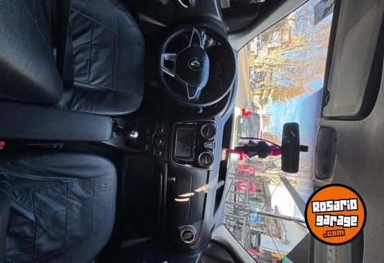 Utilitarios - Renault Kangoo Stepway 2023 Nafta 80000Km - En Venta