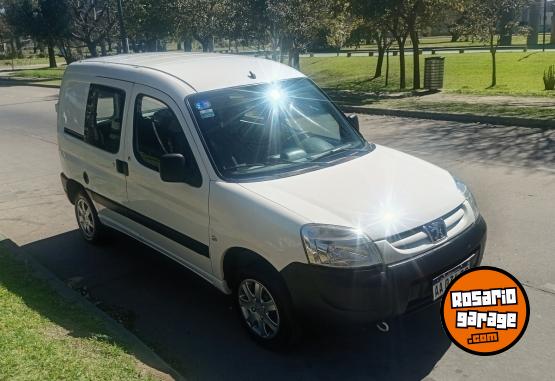 Utilitarios - Peugeot Partner Familiar. 2016 GNC 136000Km - En Venta