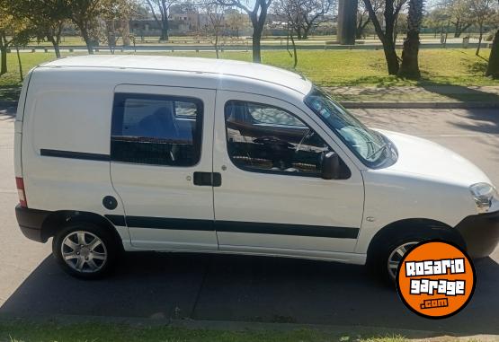 Utilitarios - Peugeot Partner Familiar. 2016 GNC 136000Km - En Venta
