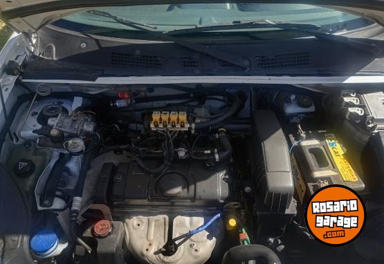 Utilitarios - Peugeot Partner Familiar. 2016 GNC 136000Km - En Venta