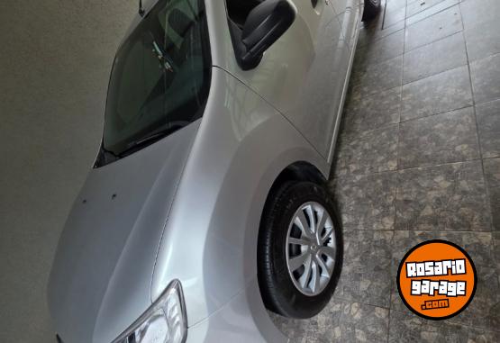 Autos - Renault Logan 2024 GNC 36000Km - En Venta