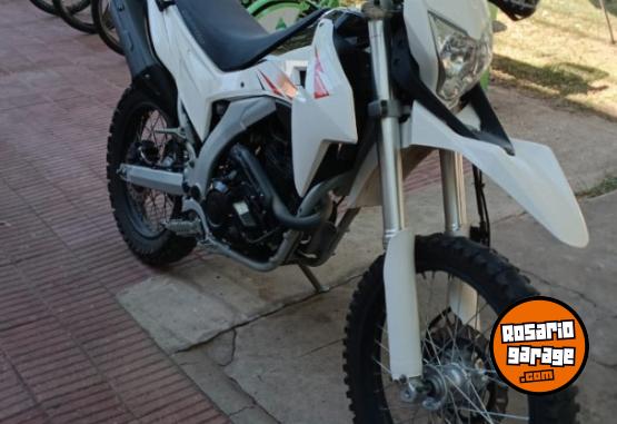 Motos - Guerrero tundra gxr 250 2023 Nafta 12300Km - En Venta