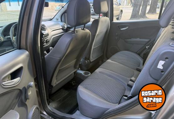 Autos - Fiat Palio attractive 1.4 5 2015 Nafta 133900Km - En Venta