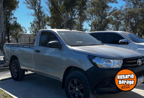 Camionetas - Toyota Hilux cabin simple 2018 Nafta 380000Km - En Venta
