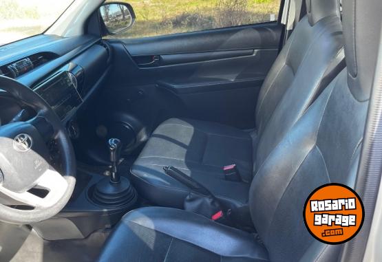 Camionetas - Toyota Hilux cabin simple 2018 Nafta 380000Km - En Venta