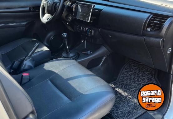 Camionetas - Toyota Hilux cabin simple 2018 Nafta 380000Km - En Venta