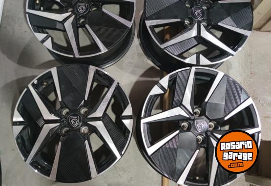 Accesorios para Autos - Llantas 17 Peugeot 208 GT línea nueva Impecables. $1.000.000 las 4. NO BAJO PRECIO - En Venta