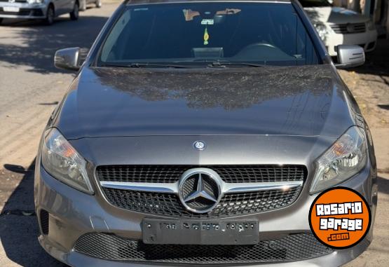 Autos - Mercedes Benz A200 2017 Nafta 124000Km - En Venta