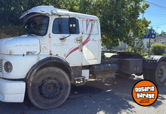Camiones y Gr�as - Se Vende MB 1114, o PERMUTO tractor 71, homologado soy titular, cubiertas nuevas - En Venta