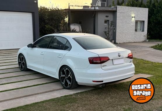 Autos - Volkswagen Vento Highline 2017 Nafta 140000Km - En Venta