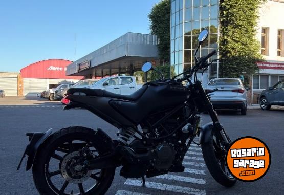 Motos - Husqvarna Svartpilen 200+ 2022 Nafta 5500Km - En Venta