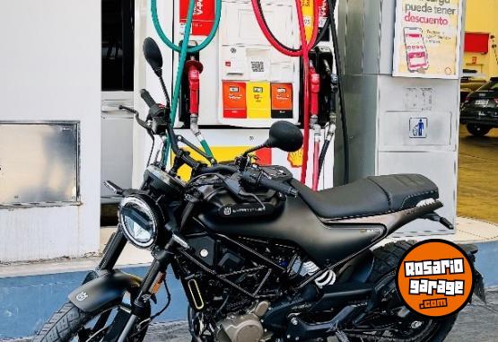 Motos - Husqvarna Svartpilen 200+ 2022 Nafta 5500Km - En Venta