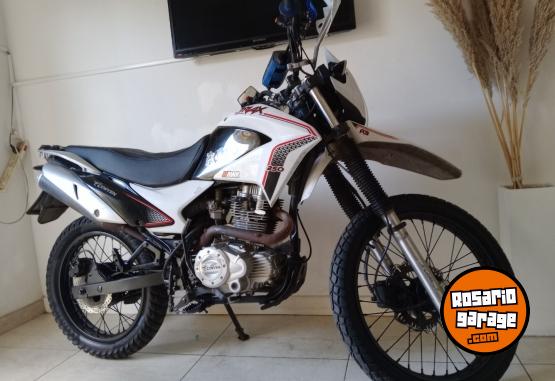 Motos - Corven Triax 250 2018 Nafta 15000Km - En Venta