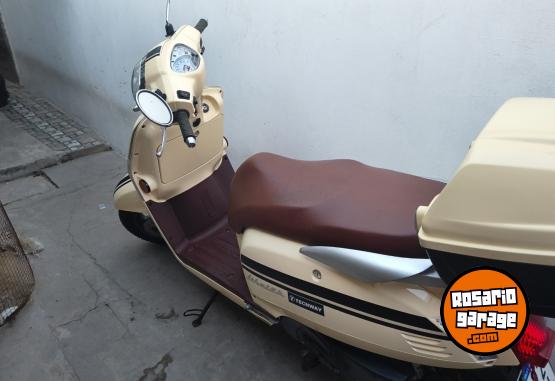 Motos - Kymco Like 2024 Nafta 3500Km - En Venta