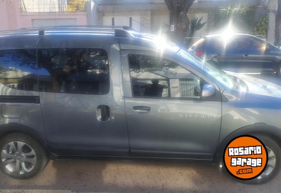 Utilitarios - Renault Kangoo 2024 Nafta 17000Km - En Venta