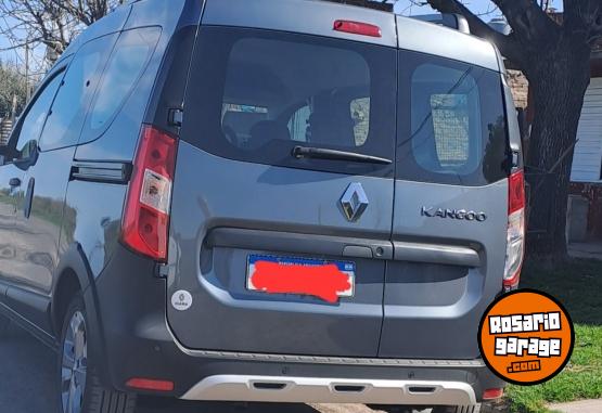 Utilitarios - Renault Kangoo 2024 Nafta 17000Km - En Venta