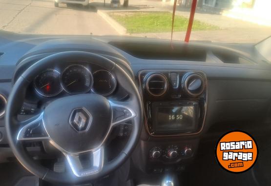 Utilitarios - Renault Kangoo 2024 Nafta 17000Km - En Venta