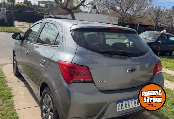 Autos - Chevrolet Onix Joy Black 2023 Nafta 26000Km - En Venta