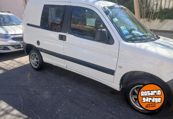 Utilitarios - Citroen Berlingo HDI 2016 Diesel 200000Km - En Venta