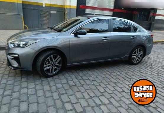 Autos - Kia Cerato GT Line 2021 Nafta 95000Km - En Venta