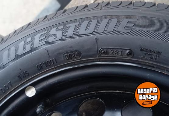 Accesorios para Autos - Neumático Bridgestone con llanta - En Venta