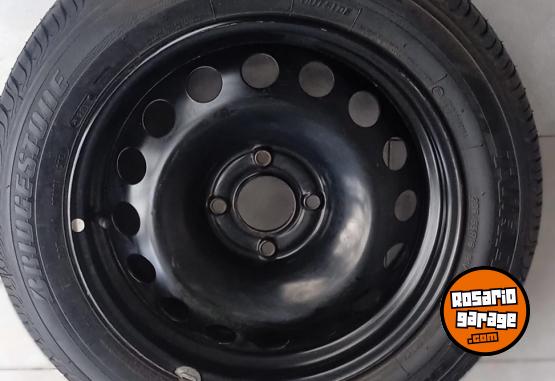 Accesorios para Autos - Neumático Bridgestone con llanta - En Venta
