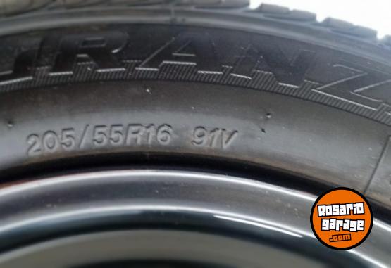 Accesorios para Autos - Neumático Bridgestone con llanta - En Venta