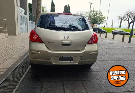 Autos - Nissan Tiida 2009 Nafta 200000Km - En Venta