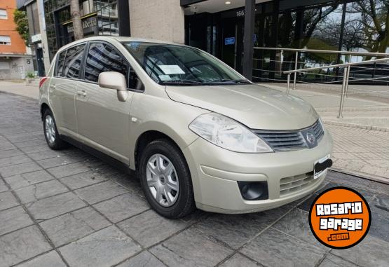Autos - Nissan Tiida 2009 Nafta 200000Km - En Venta