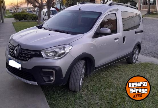 Utilitarios - Renault Kangoo 2023 Nafta 48000Km - En Venta