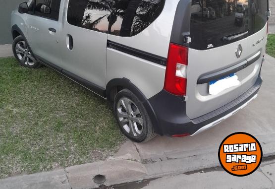 Utilitarios - Renault Kangoo 2023 Nafta 48000Km - En Venta