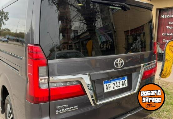 Camionetas - Toyota Hiace Wagon 2022 Diesel 69000Km - En Venta