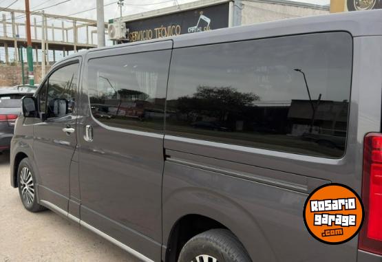 Camionetas - Toyota Hiace Wagon 2022 Diesel 69000Km - En Venta
