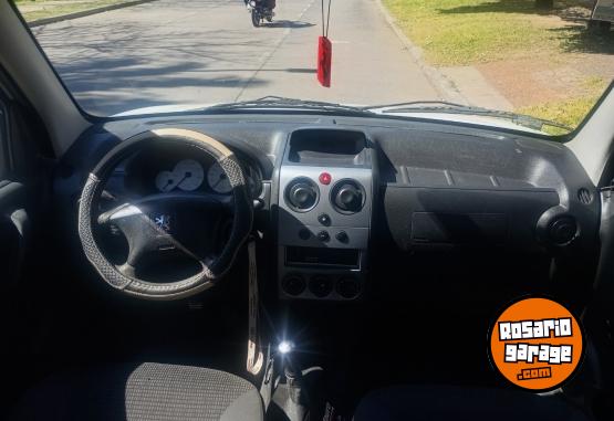 Utilitarios - Peugeot Partner Familiar. 2016 GNC 140000Km - En Venta