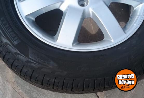 Accesorios para Autos - Neumático Pirelli - En Venta