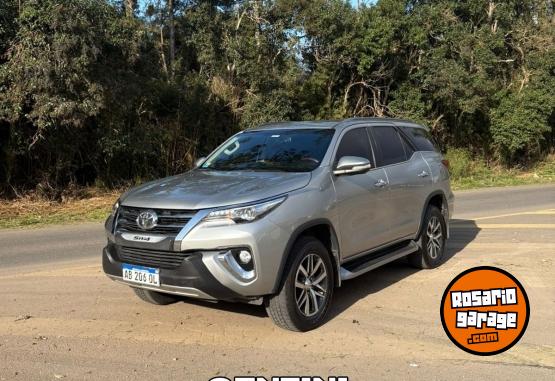 Camionetas - Toyota SW4 SRX 2017 Diesel 150000Km - En Venta