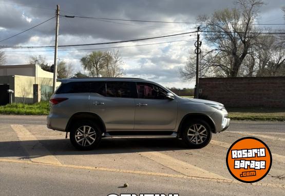 Camionetas - Toyota SW4 SRX 2017 Diesel 150000Km - En Venta