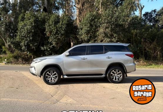 Camionetas - Toyota SW4 SRX 2017 Diesel 150000Km - En Venta