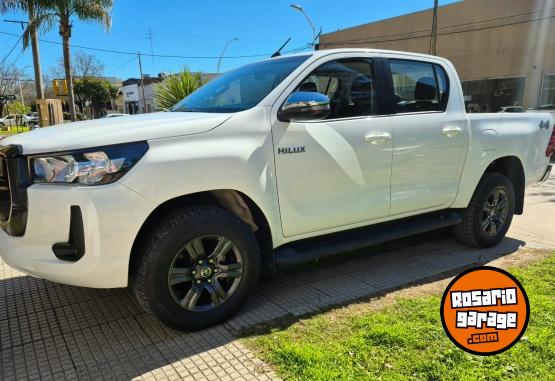 Camionetas - Toyota Hilux SR 4x4 2.8 2022 Diesel 93000Km - En Venta